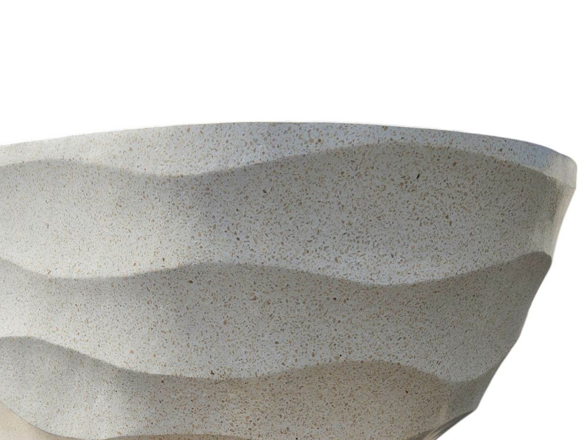 baignoire ilot couleur beige en pierre terrazzo