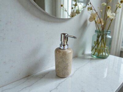 distributeur de savon en marbre beige naturel