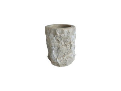 gobelet de salle de bain design en pierre brut