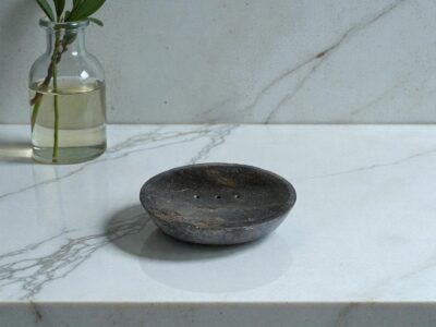 porte savon en marbre gris poli ovale